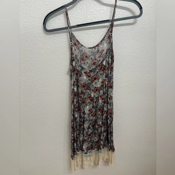 She + Sky Floral Mini Dress in Gray and Brown with Lace Trim - Picture 7 of 7